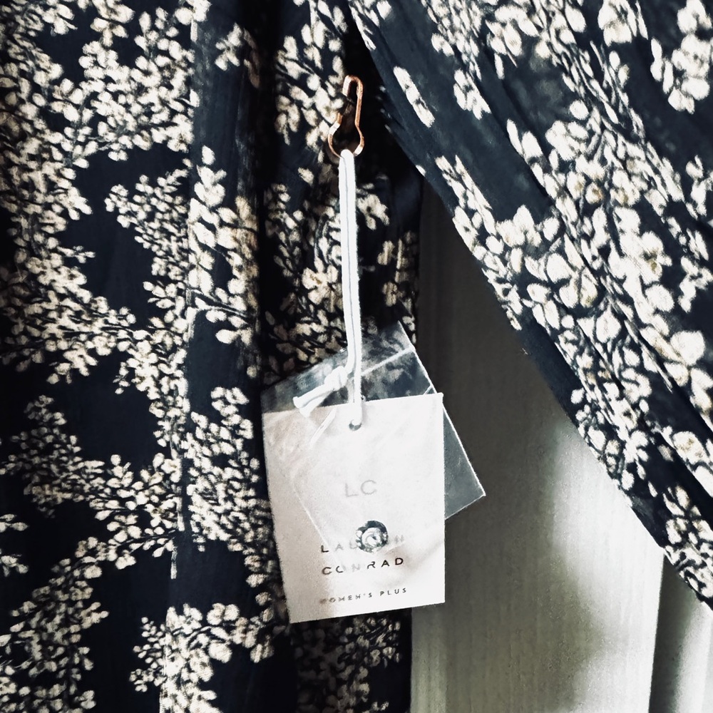 LC Lauren Conrad black floral semi-sheer blouse - Picture 14 of 14